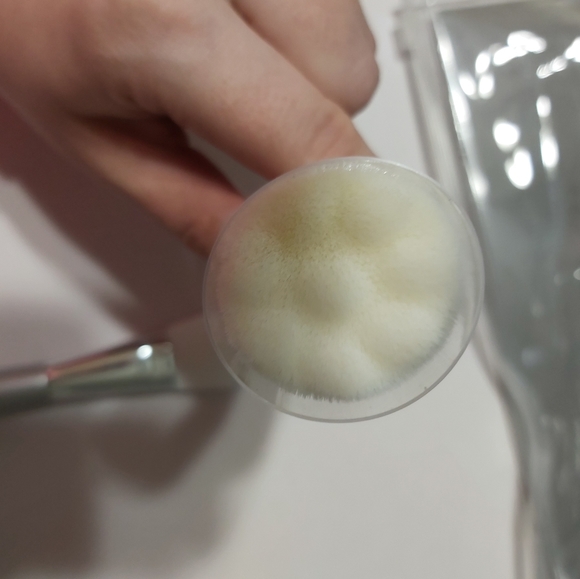 BNIB Cleansing brush & mask applicator - Picture 2 of 3